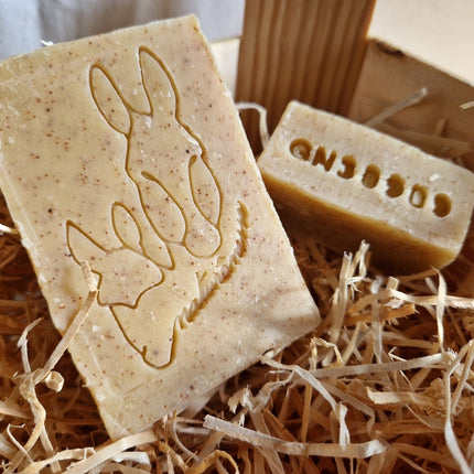 Savon exfoliant doux au lait d'ânesse - Gratte Noix